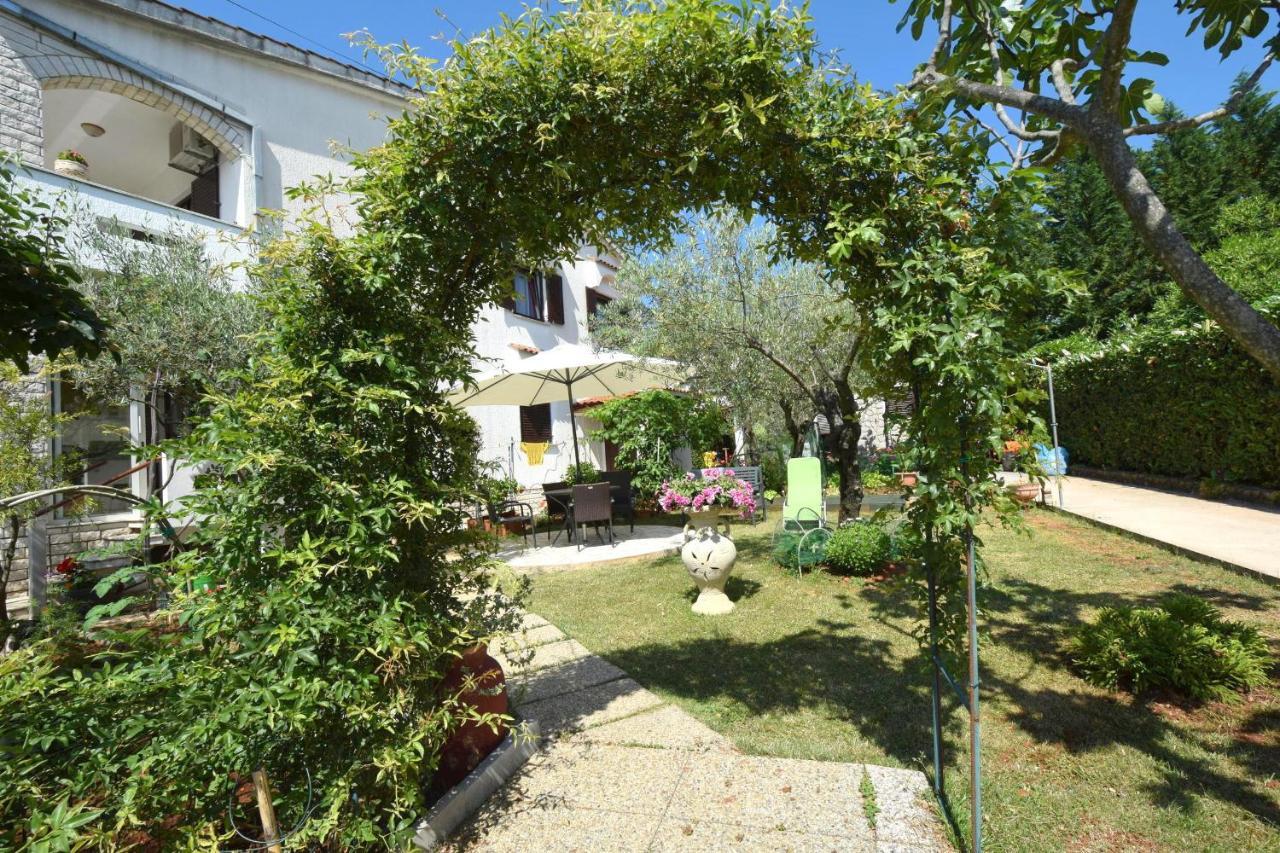 Apartment Mila Малинска Екстериор снимка