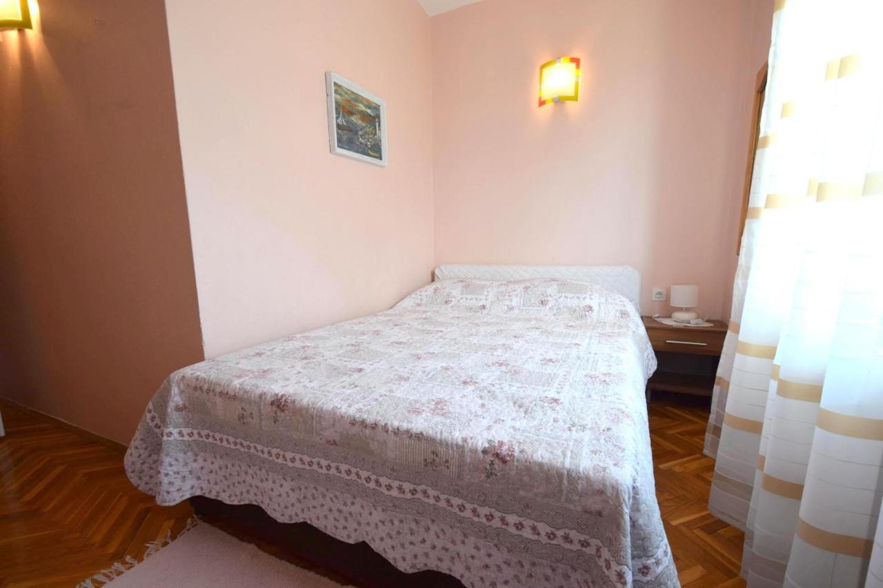 Apartment Mila Малинска Екстериор снимка