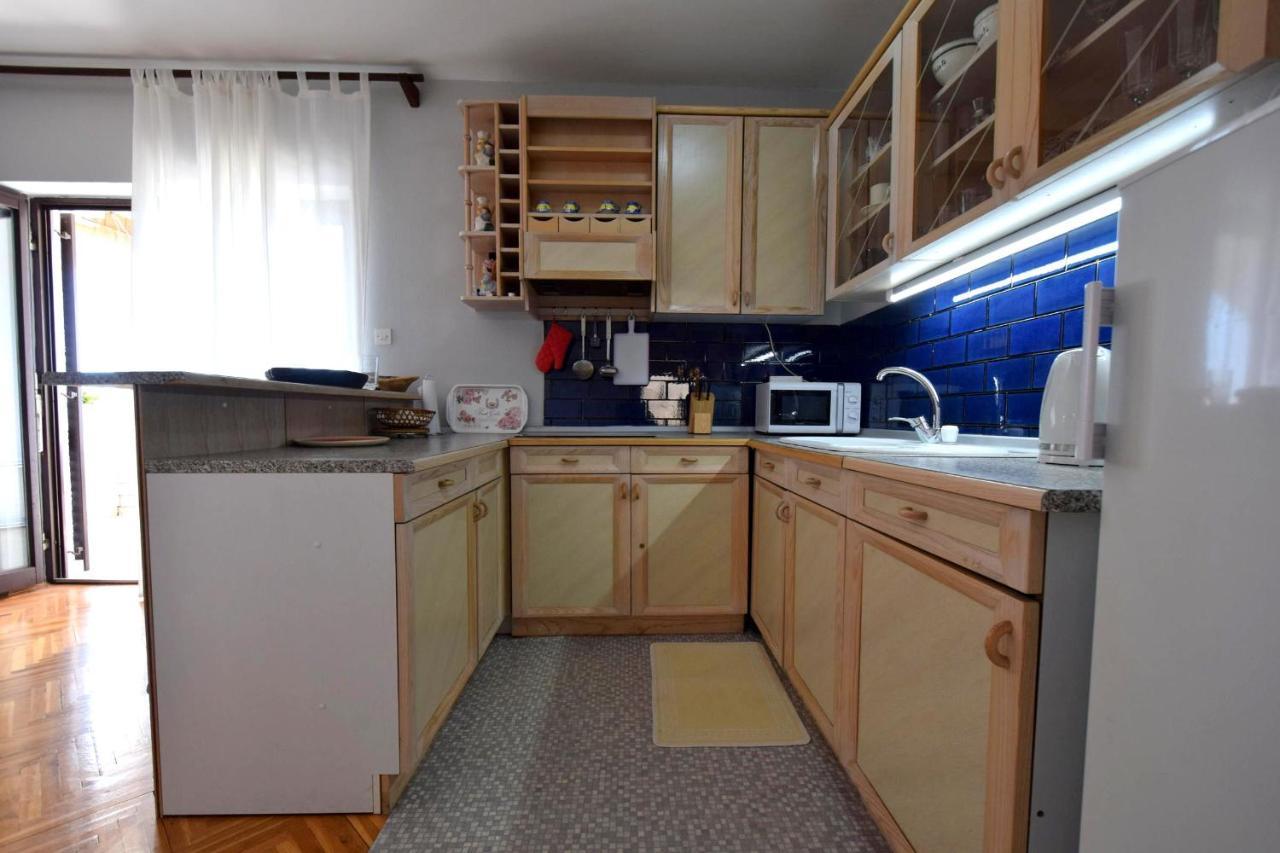 Apartment Mila Малинска Екстериор снимка