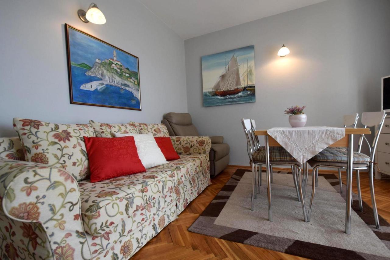 Apartment Mila Малинска Екстериор снимка